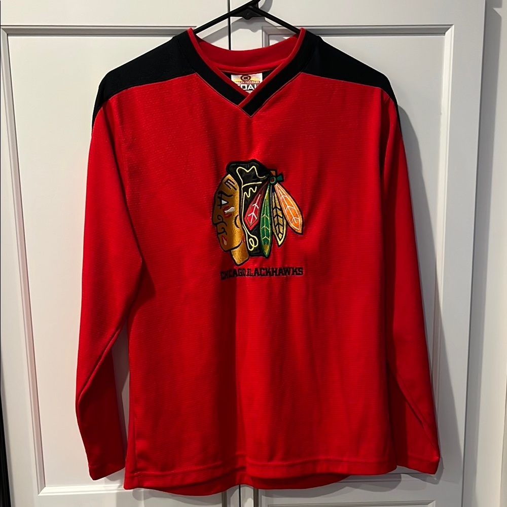 Chicago Blackhawks Red V-Neck Jersey. Youth L (14-16)
